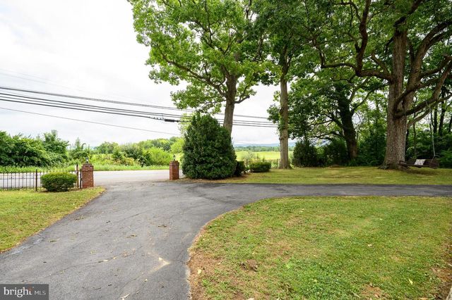 15376 CHARLES TOWN RD, Charles Town, WV 25414