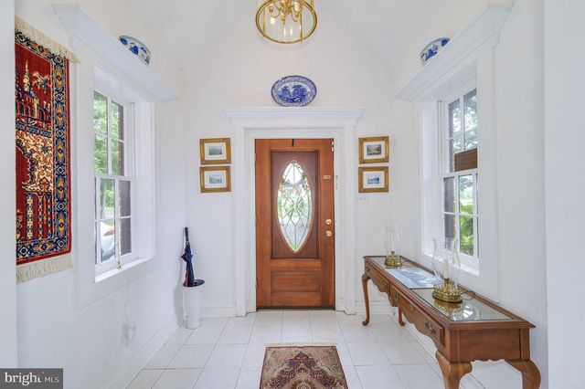 15376 CHARLES TOWN RD, Charles Town, WV 25414