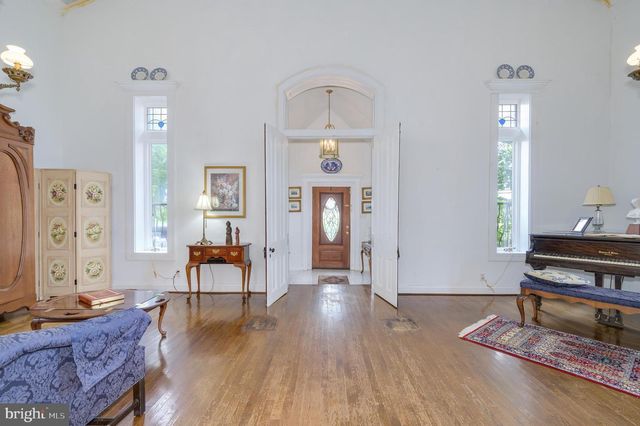 15376 CHARLES TOWN RD, Charles Town, WV 25414