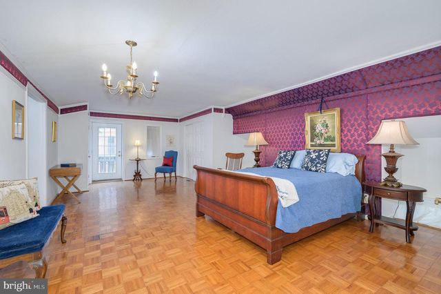 15376 CHARLES TOWN RD, Charles Town, WV 25414