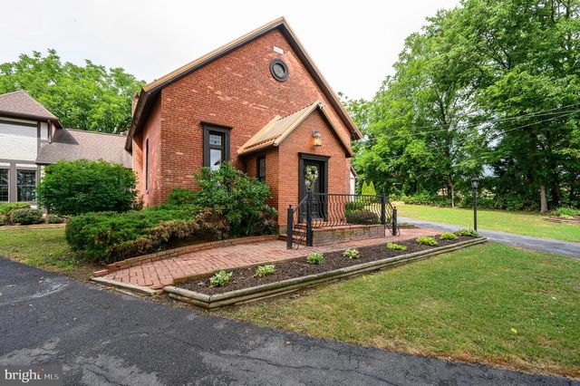 15376 CHARLES TOWN RD, Charles Town, WV 25414