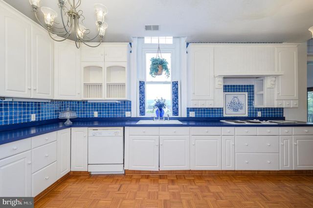15376 CHARLES TOWN RD, Charles Town, WV 25414