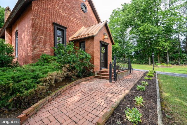 15376 CHARLES TOWN RD, Charles Town, WV 25414