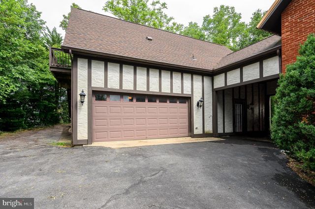 15376 CHARLES TOWN RD, Charles Town, WV 25414