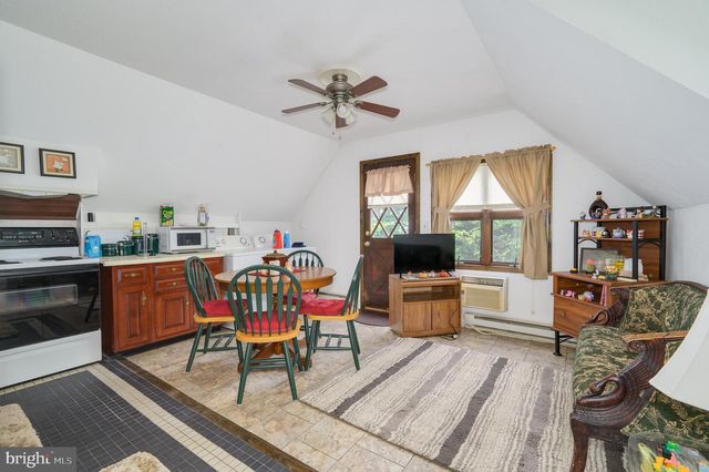15376 CHARLES TOWN RD, Charles Town, WV 25414