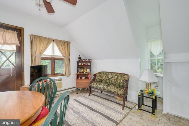 15376 CHARLES TOWN RD, Charles Town, WV 25414