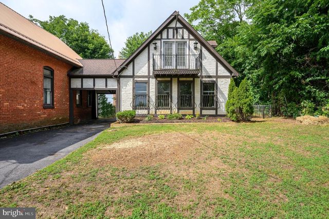 15376 CHARLES TOWN RD, Charles Town, WV 25414