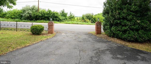 15376 CHARLES TOWN RD, Charles Town, WV 25414