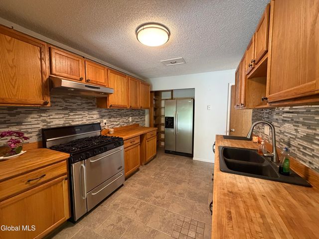 250 Woodscape Drive, Guilderland, NY 12203