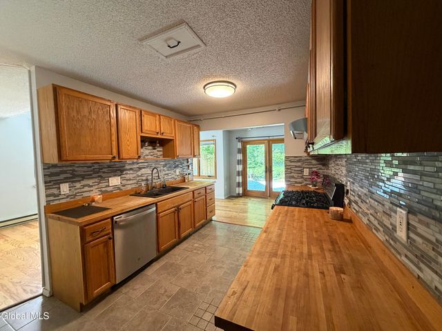 250 Woodscape Drive, Guilderland, NY 12203