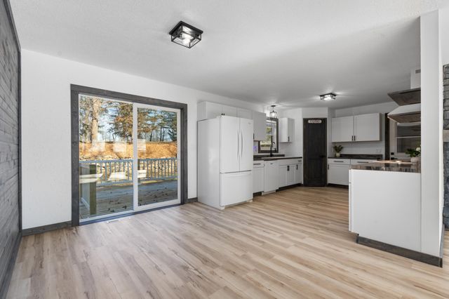 26 Oak Lane, Pine Island, MN 55963