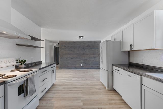 26 Oak Lane, Pine Island, MN 55963