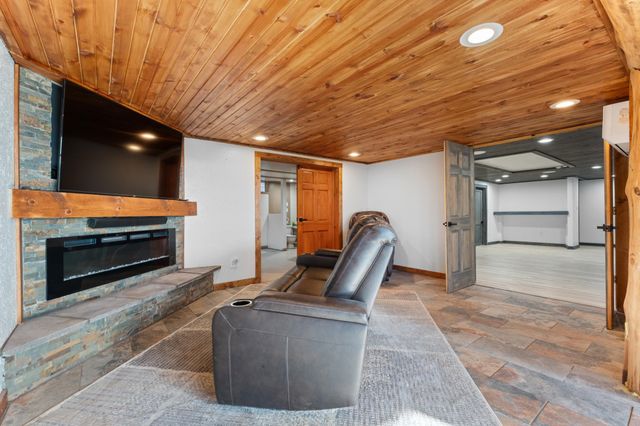 26 Oak Lane, Pine Island, MN 55963