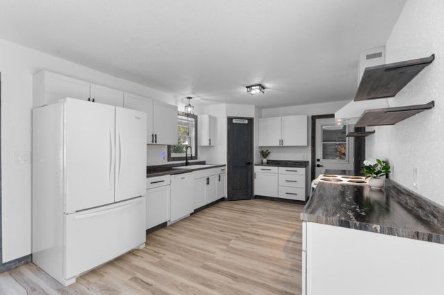 26 Oak Lane, Pine Island, MN 55963