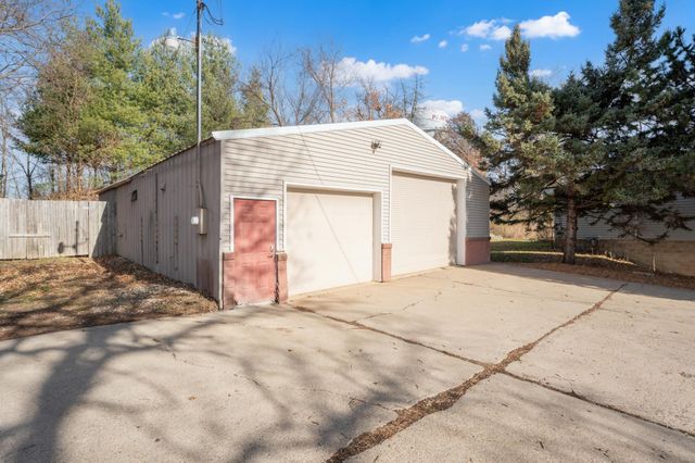 26 Oak Lane, Pine Island, MN 55963