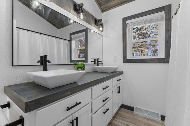 26 Oak Lane, Pine Island, MN 55963