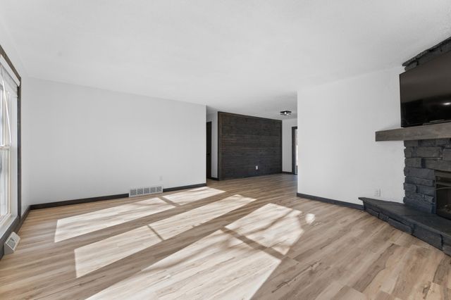 26 Oak Lane, Pine Island, MN 55963