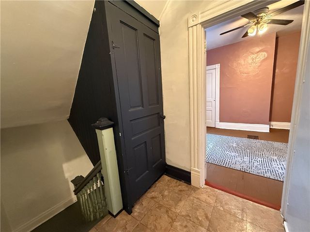 14 Shank St, Spring Hill, PA 15212