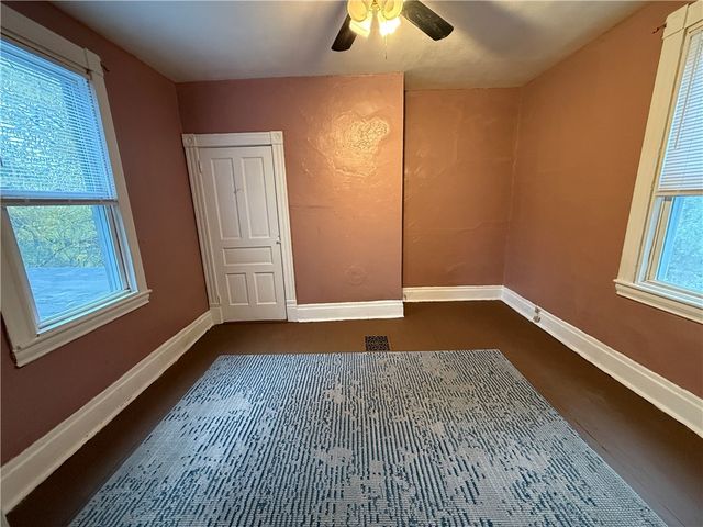 14 Shank St, Spring Hill, PA 15212