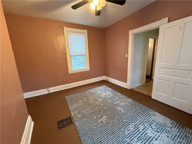 14 Shank St, Spring Hill, PA 15212