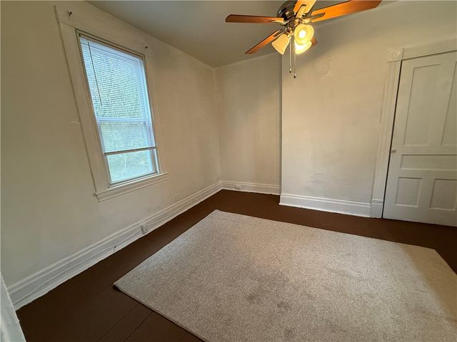 14 Shank St, Spring Hill, PA 15212