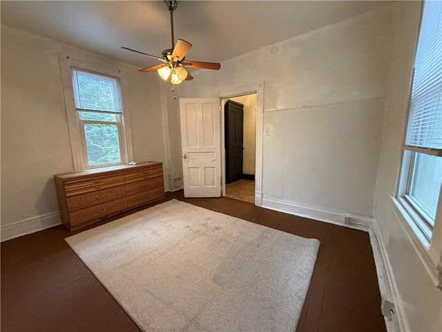 14 Shank St, Spring Hill, PA 15212