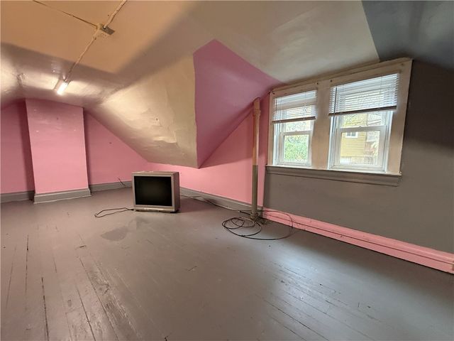 14 Shank St, Spring Hill, PA 15212