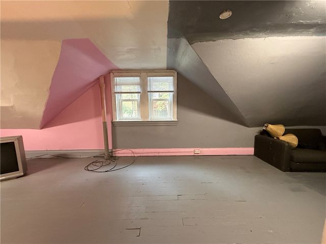 14 Shank St, Spring Hill, PA 15212