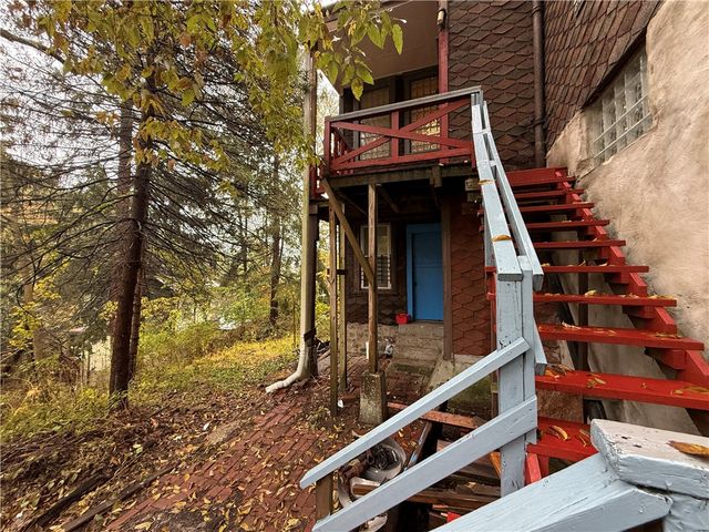 14 Shank St, Spring Hill, PA 15212