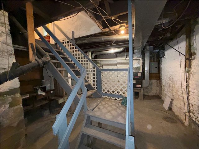 14 Shank St, Spring Hill, PA 15212