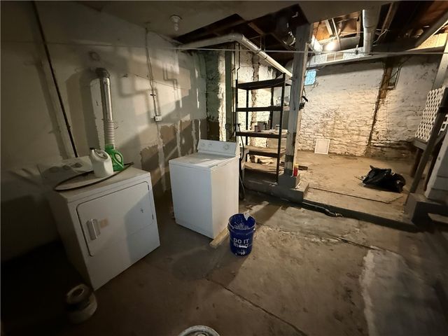 14 Shank St, Spring Hill, PA 15212