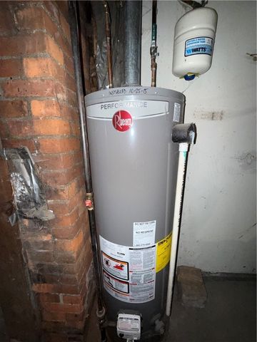 14 Shank St, Spring Hill, PA 15212