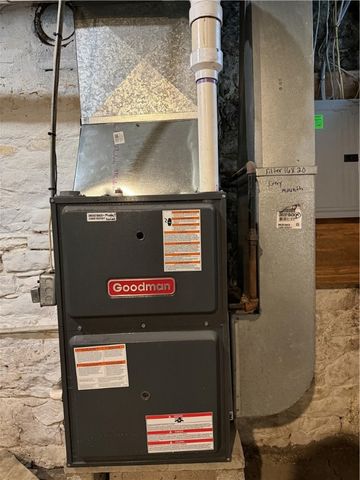 14 Shank St, Spring Hill, PA 15212