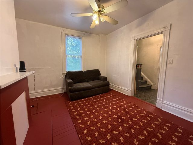 14 Shank St, Spring Hill, PA 15212