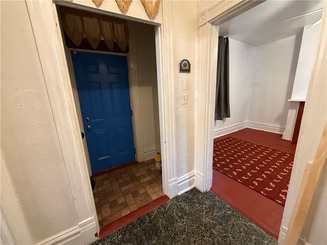 14 Shank St, Spring Hill, PA 15212