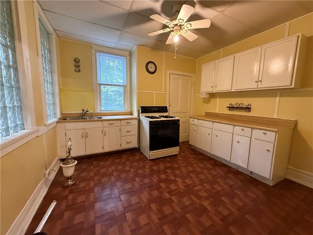 14 Shank St, Spring Hill, PA 15212