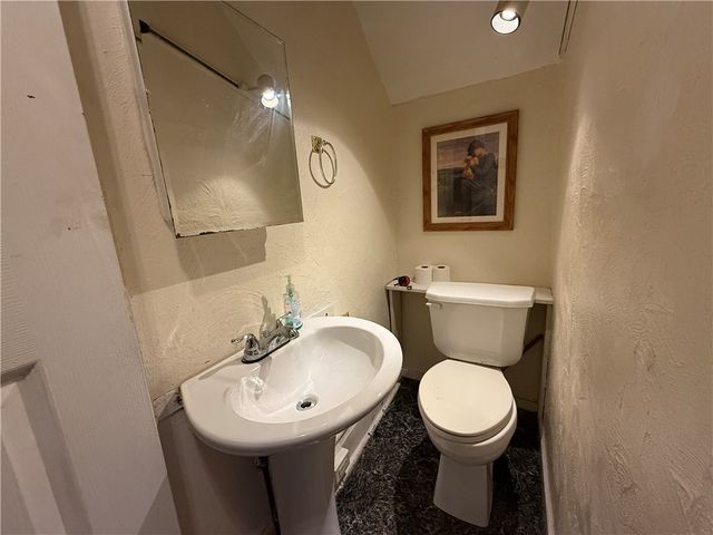 14 Shank St, Spring Hill, PA 15212