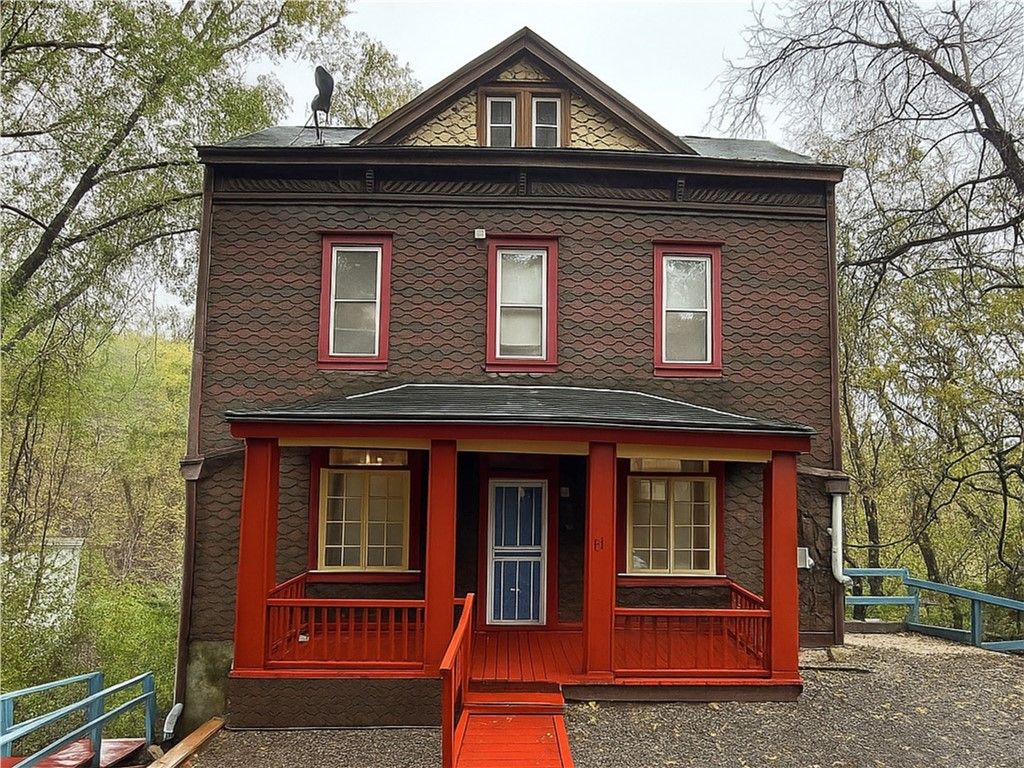 14 Shank St, Spring Hill, PA 15212