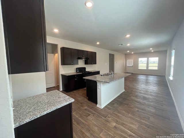 141 Middle Green, Floresville, TX 78114