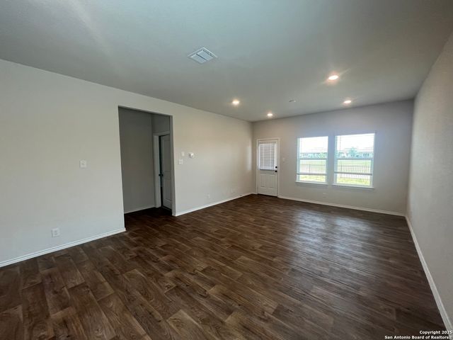 141 Middle Green, Floresville, TX 78114