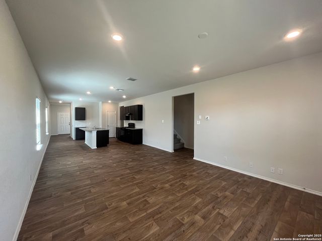 141 Middle Green, Floresville, TX 78114