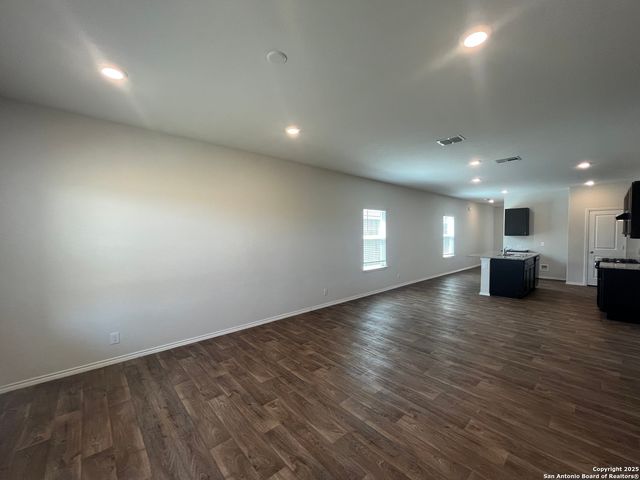 141 Middle Green, Floresville, TX 78114