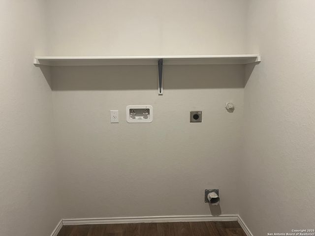 141 Middle Green, Floresville, TX 78114