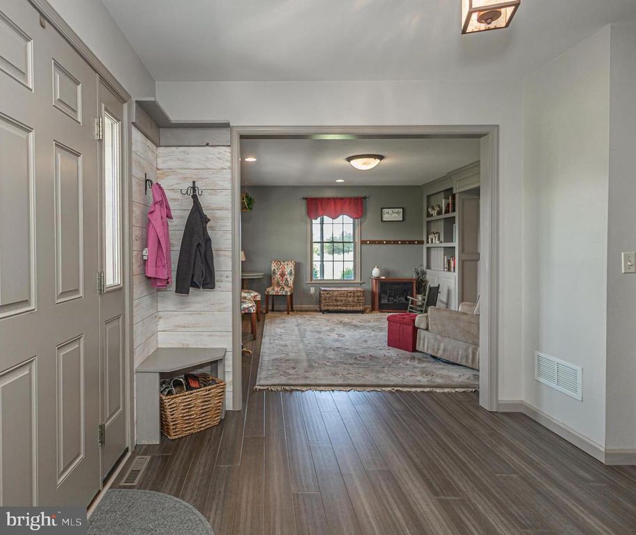 5128 MCLEAN STATION RD, Green Lane, PA 18054