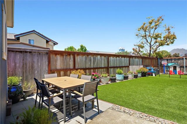 833 Escuela Court, San Luis Obispo, CA 93405