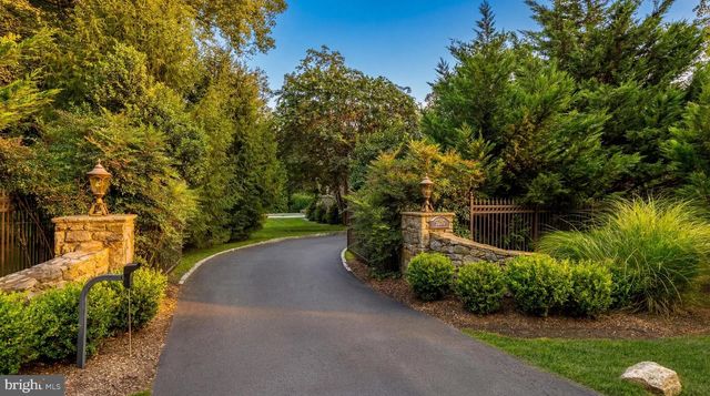 9250 PERSIMMON TREE RD, Potomac, MD 20854