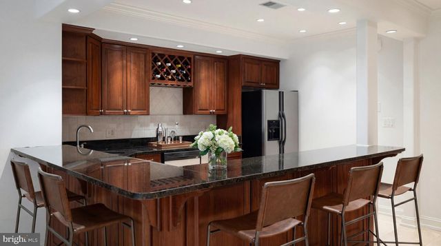 9250 PERSIMMON TREE RD, Potomac, MD 20854