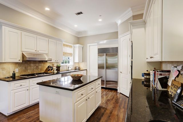 11328 Surrey Oaks Lane, Piney Point Village, TX 77024