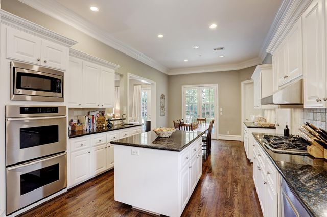 11328 Surrey Oaks Lane, Piney Point Village, TX 77024