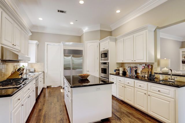 11328 Surrey Oaks Lane, Piney Point Village, TX 77024